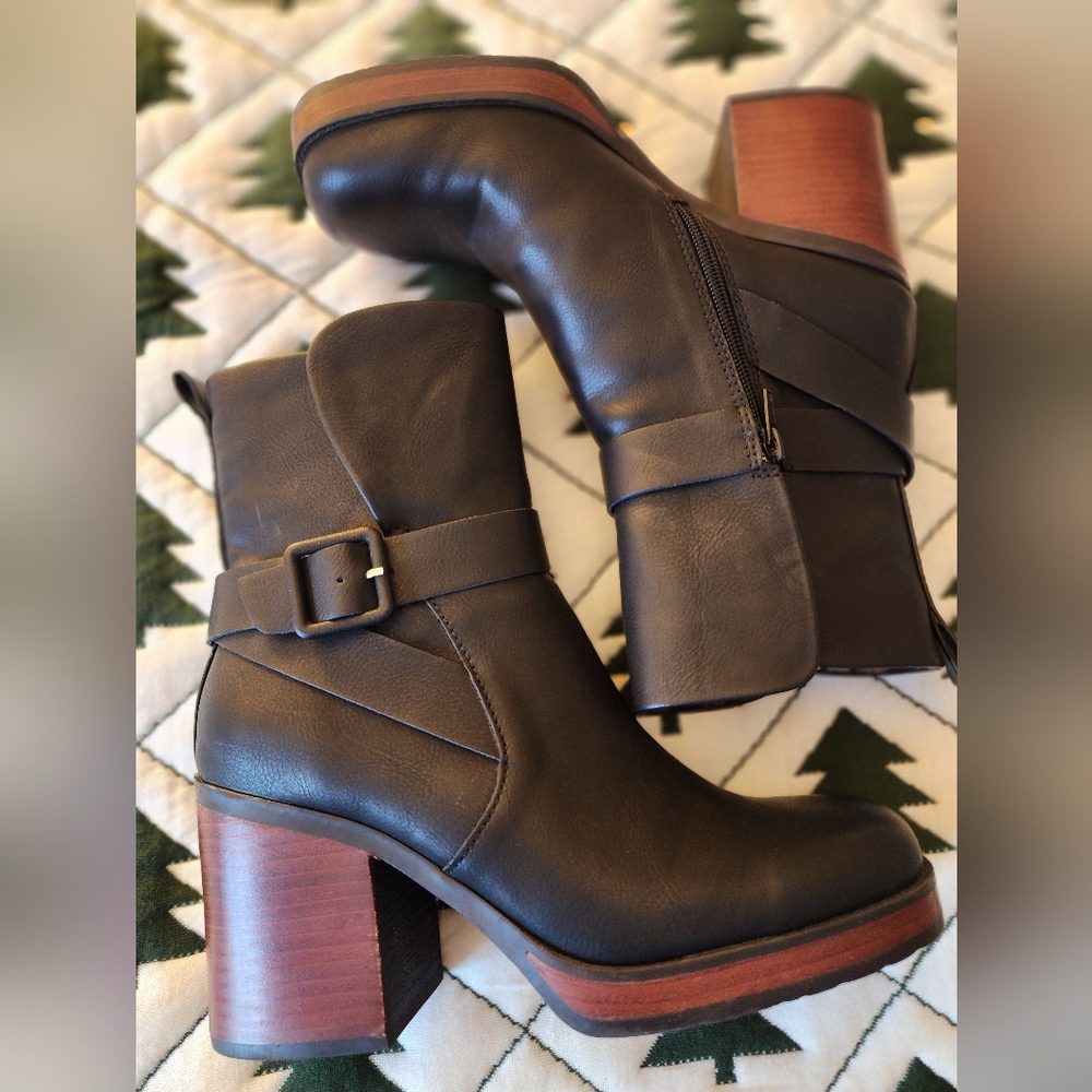Korks Marci Black Heeled Boots - Picture 2 of 9
